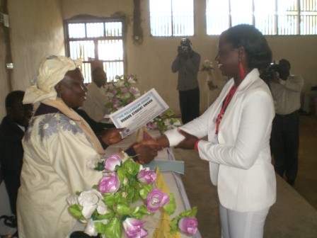 Mama Foncha awarding a TMG Prize